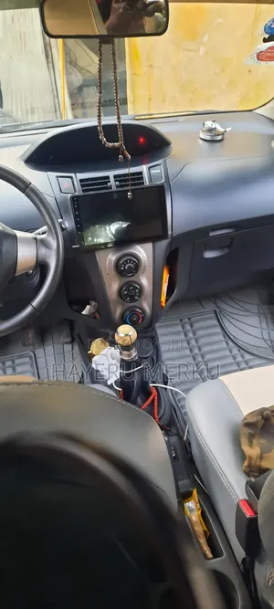 Toyota Yaris 2010 Gray