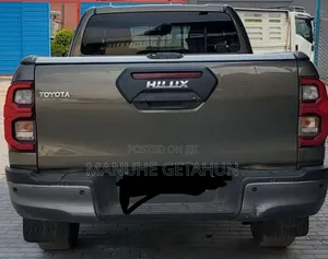 Toyota Hilux 2021 Gray