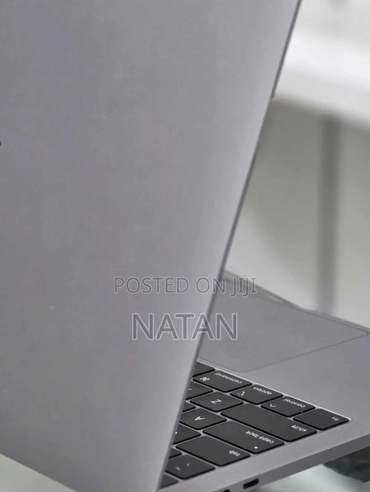 New Laptop Apple MacBook Pro 2019 16GB Intel Core i7 SSD 256GB