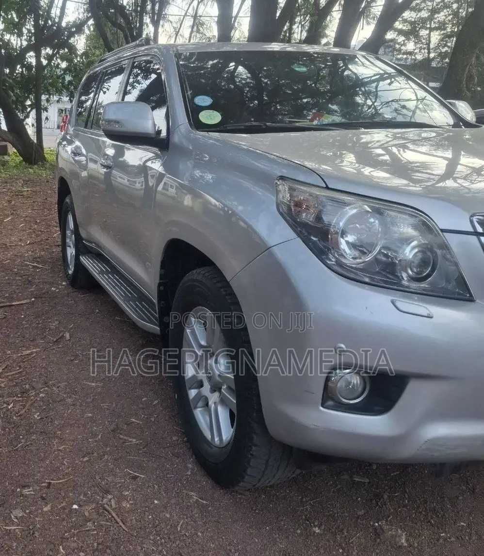 Toyota Land Cruiser Prado 2012 Silver