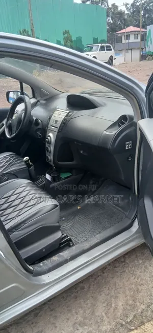 Toyota Yaris 2006 Gold
