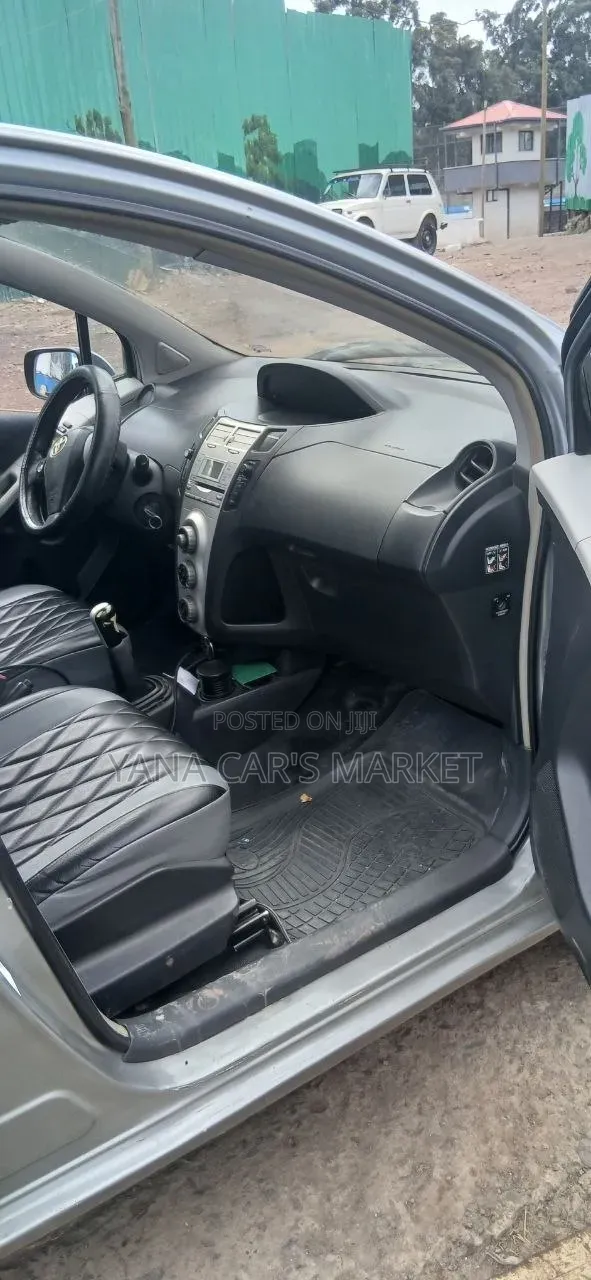 Toyota Yaris 2007 Gold