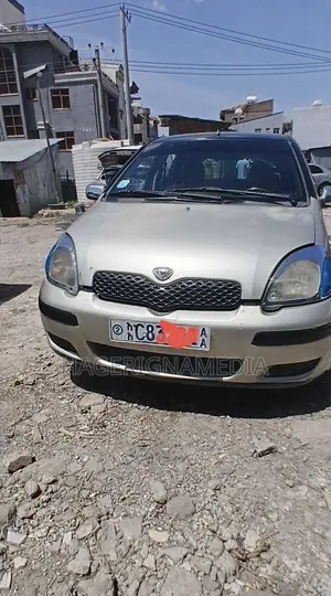 Toyota Vitz 2002 Gold