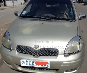 Toyota Vitz 2002 Gold