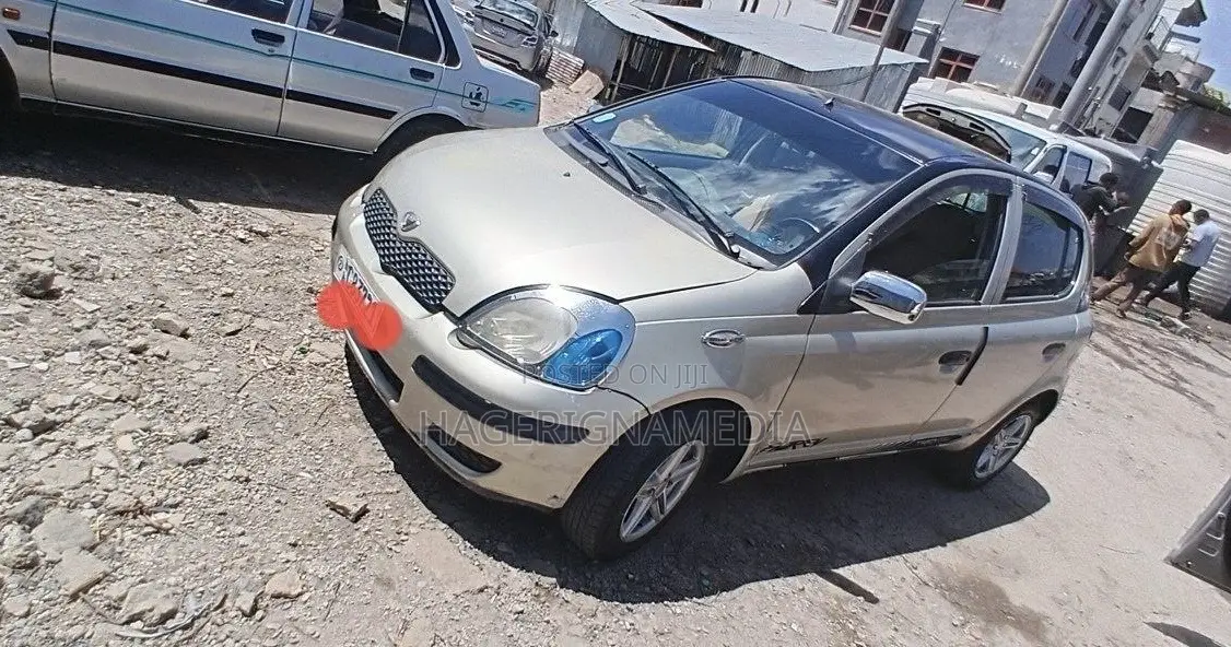Toyota Vitz 2002 Gold