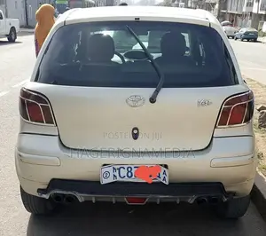 Toyota Vitz 2002 Gold