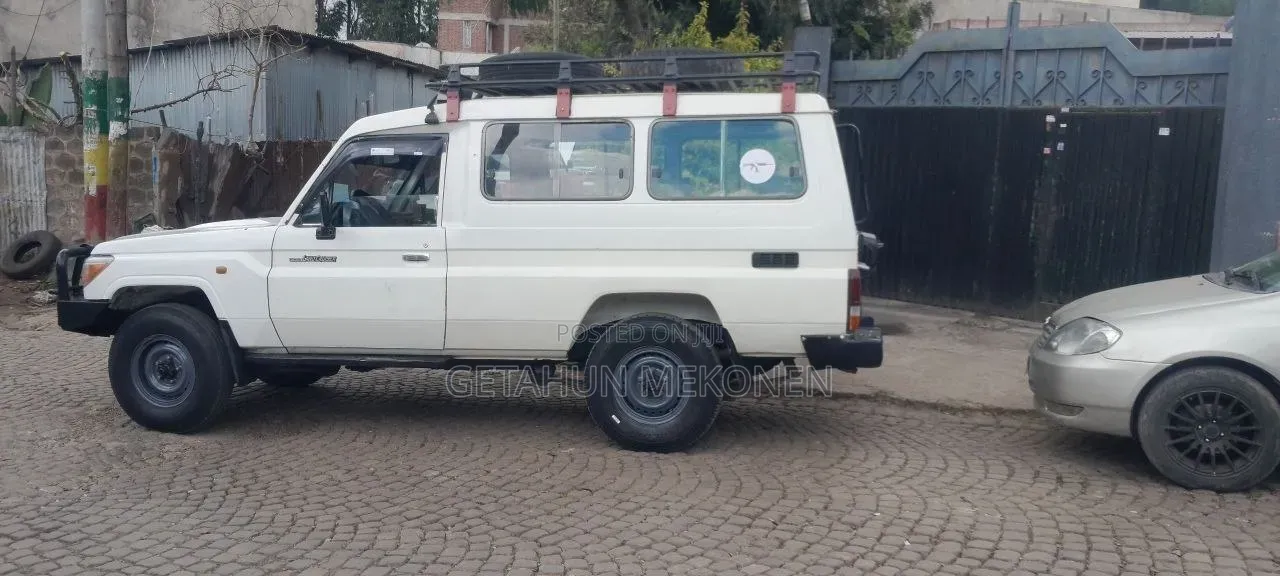 Toyota Land Cruiser 2003 White