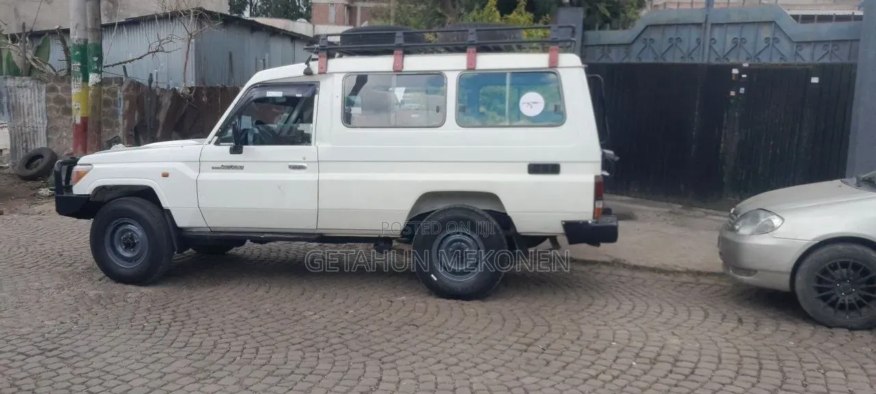 Toyota Land Cruiser 2003 White