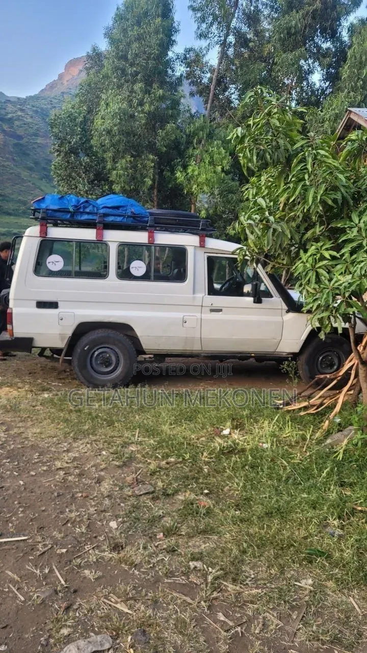 Toyota Land Cruiser 2003 White