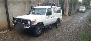 Toyota Land Cruiser 2003 White