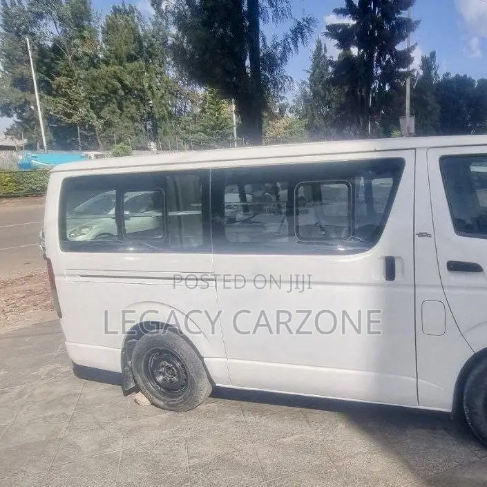 Toyota Grand HiAce 2007 White