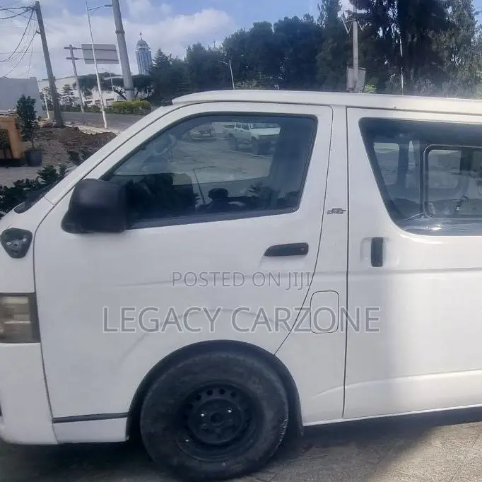 Toyota Grand HiAce 2007 White