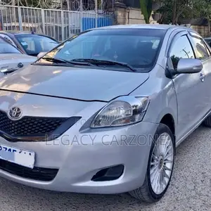 Toyota Yaris 2010 Silver