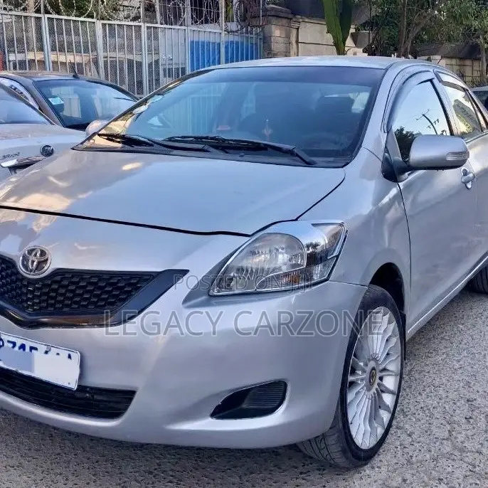 Toyota Yaris 2010 Silver