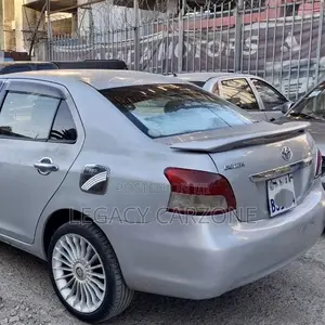 Toyota Yaris 2010 Silver