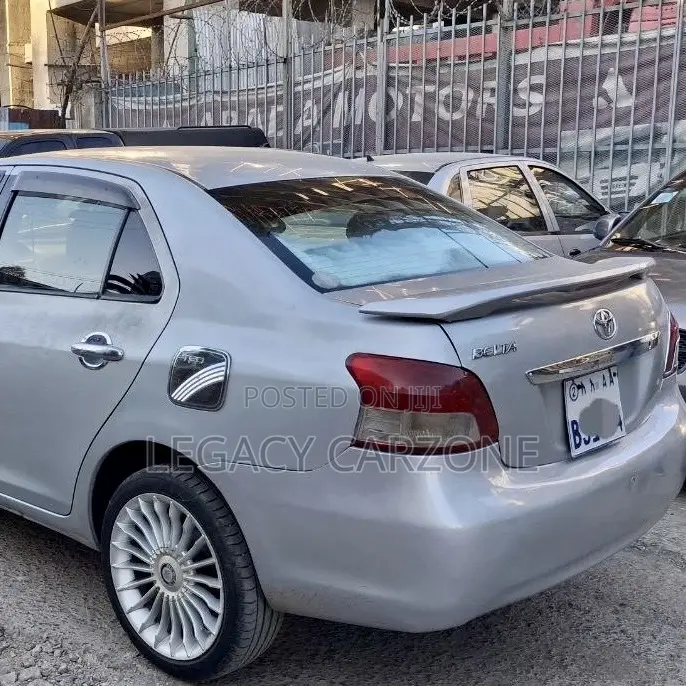 Toyota Yaris 2010 Silver