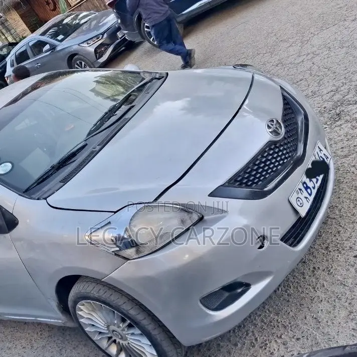 Toyota Yaris 2010 Silver