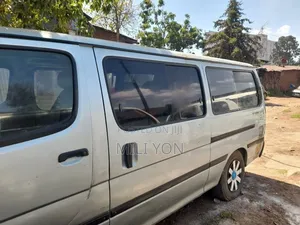 Toyota HiAce 2004