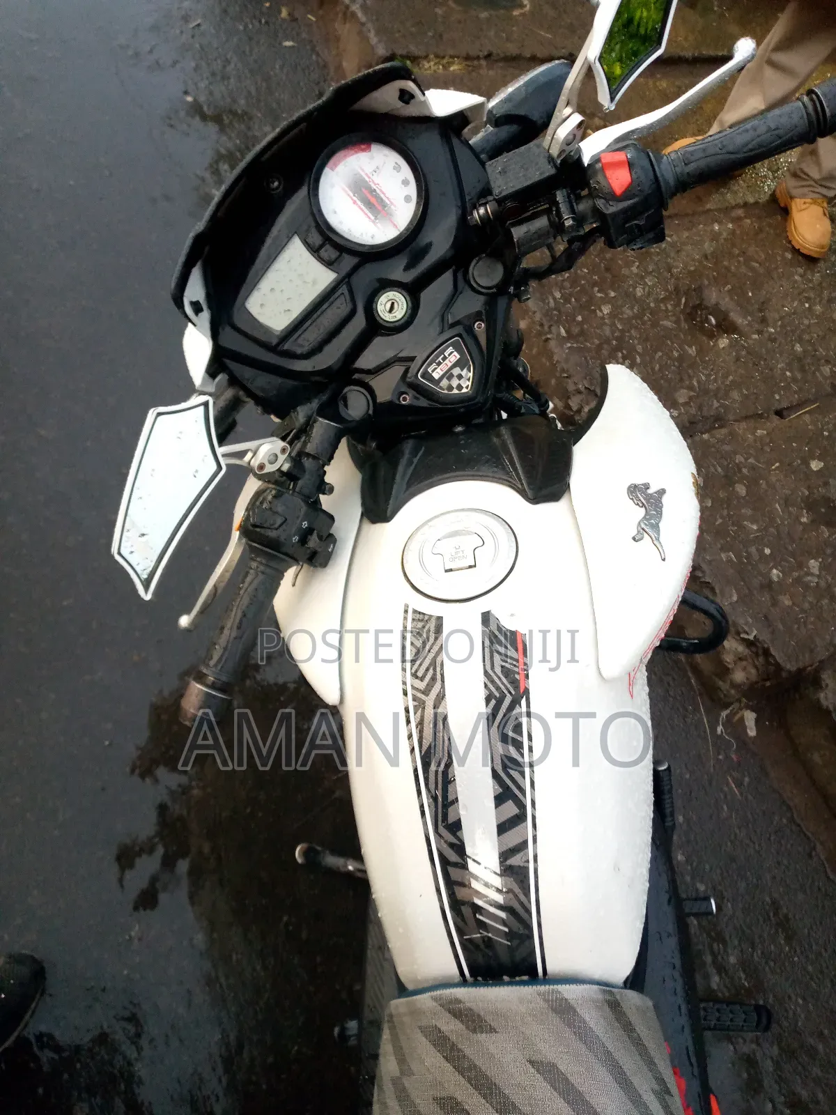 TVS Apache 180 RTR 2022 White