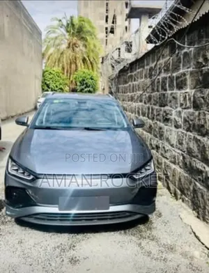 New BYD E2 43 kWh 94 hp FWD 2025 Silver