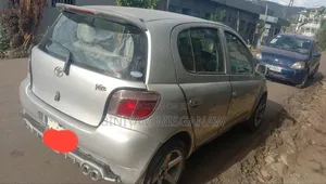 Toyota Vitz 2001 Silver