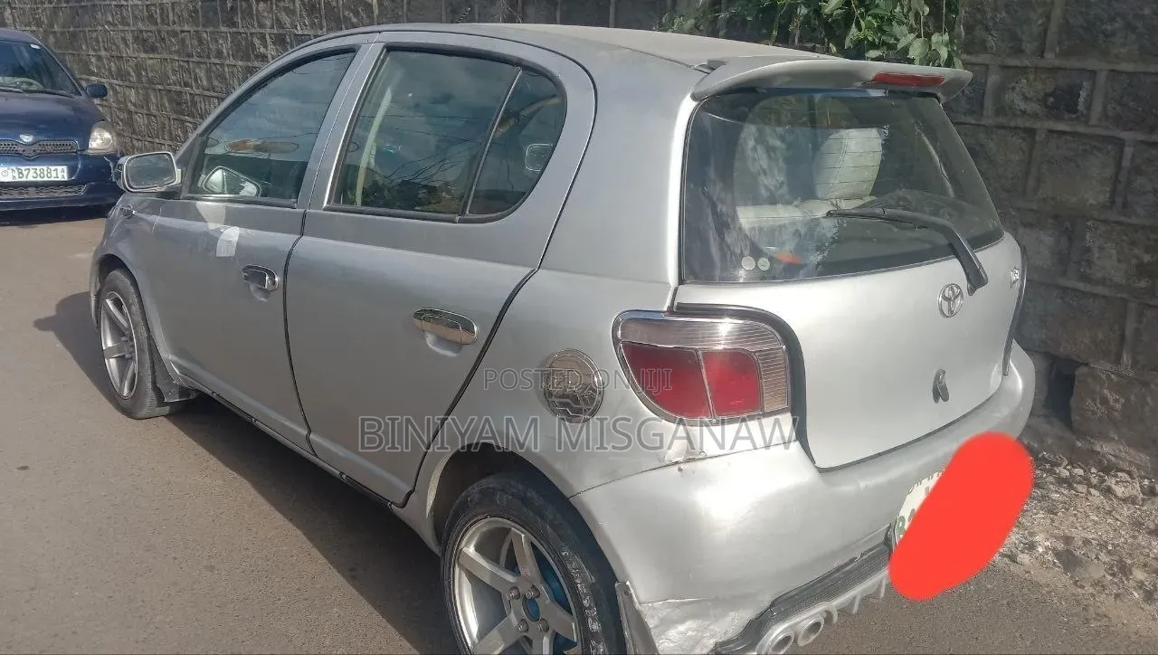 Toyota Vitz 2001 Silver