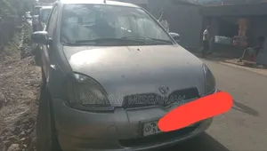 Toyota Vitz 2001 Silver