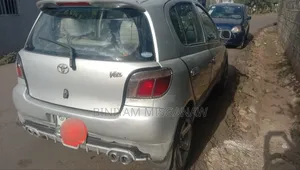 Toyota Vitz 2001 Silver