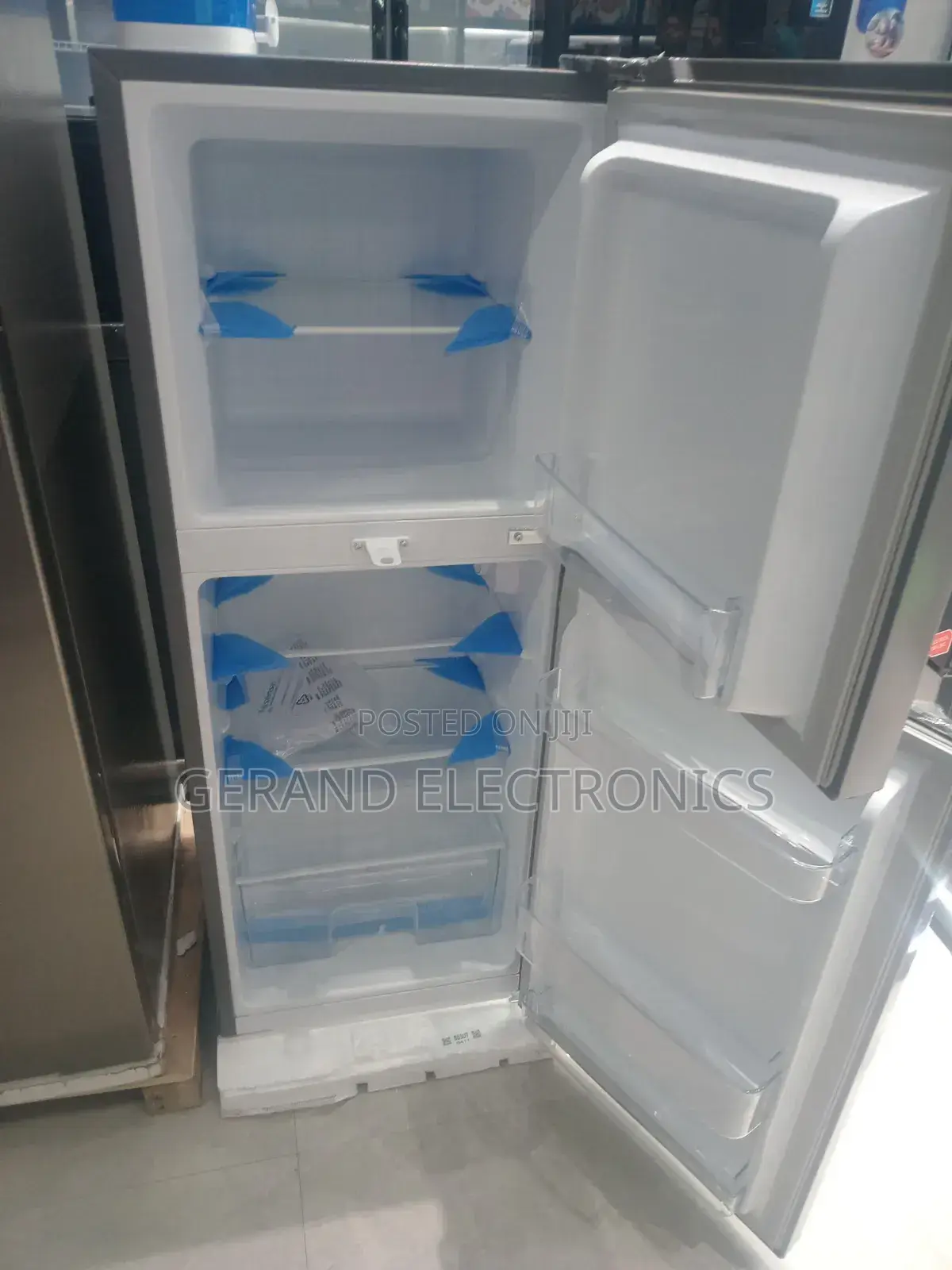 Hisenes 270liter Refrigator Fun System