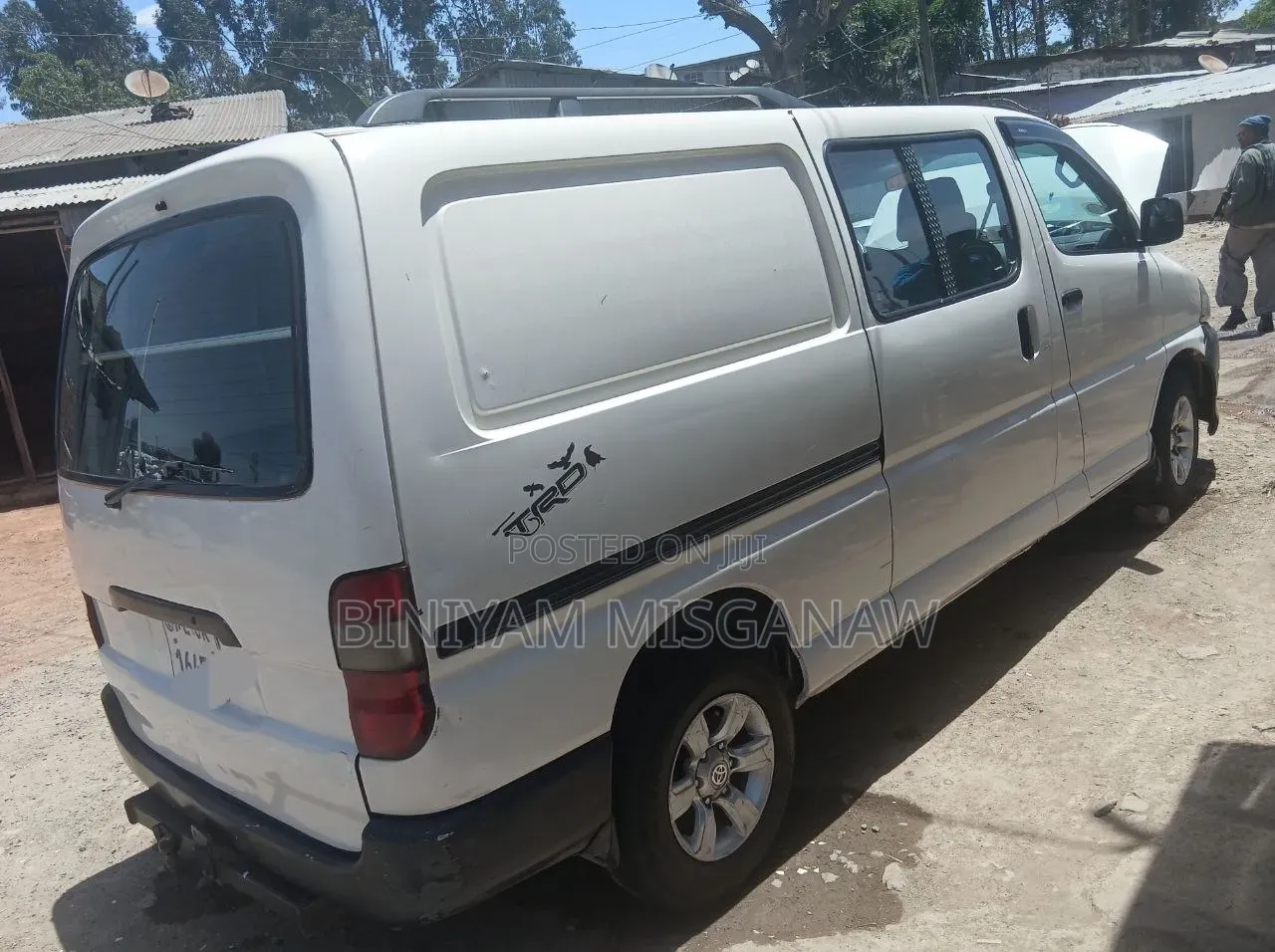 Toyota HiAce 2007 White