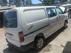 Toyota HiAce 2007 White