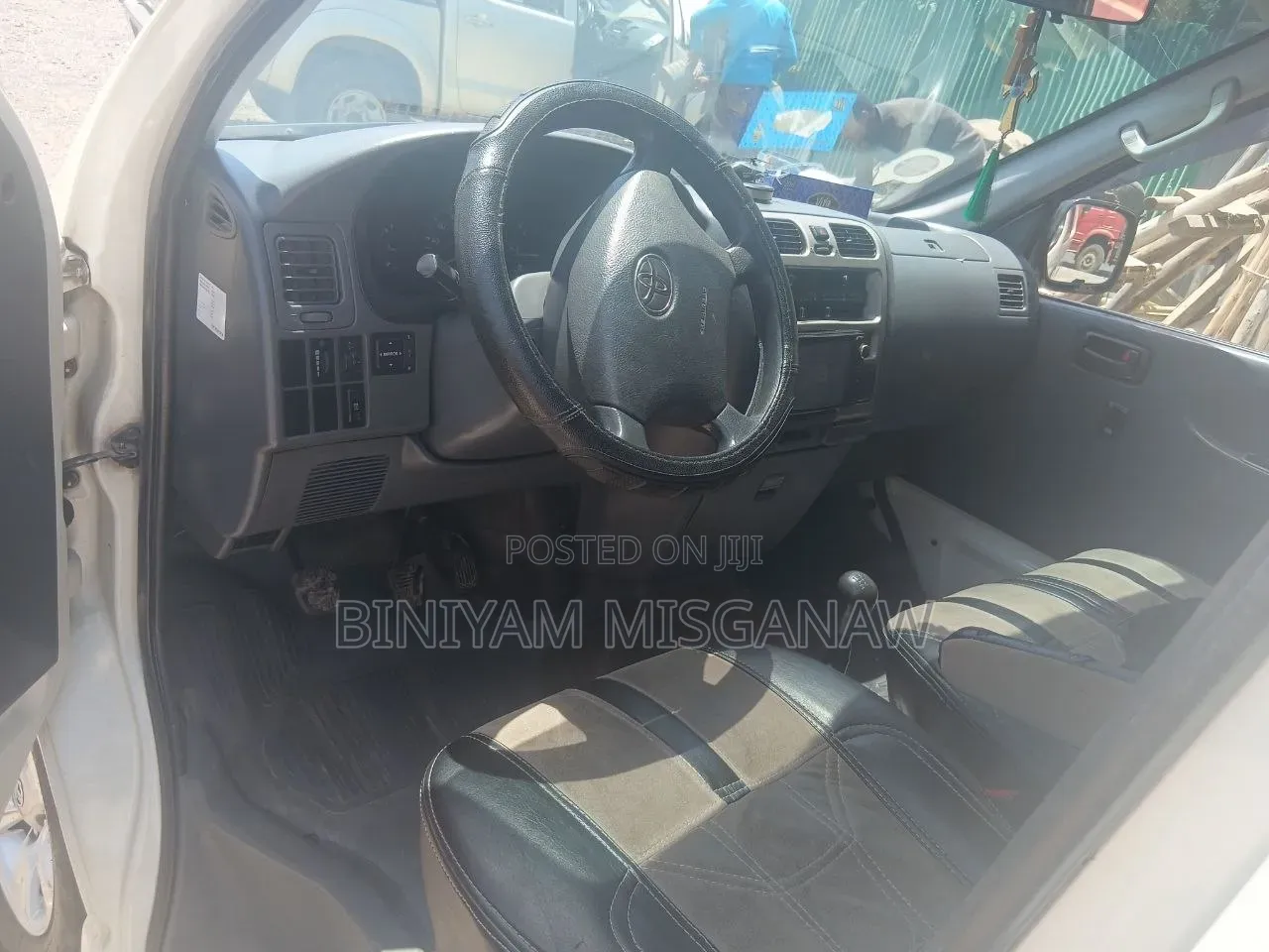 Toyota HiAce 2007 White