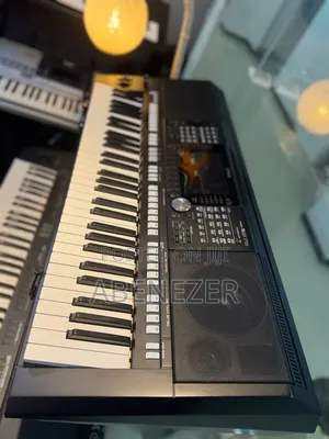 Yamaha PSR S975 Keyboard