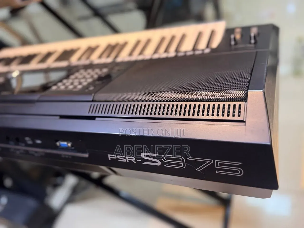 Yamaha PSR S975 Keyboard