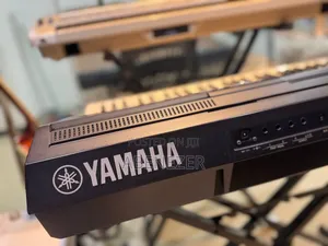 Yamaha PSR S975 Keyboard