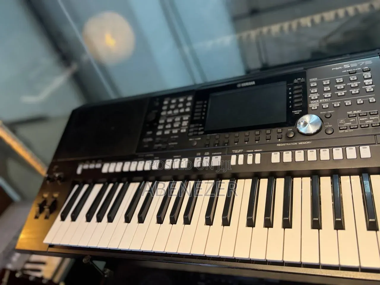 Yamaha PSR S975 Keyboard