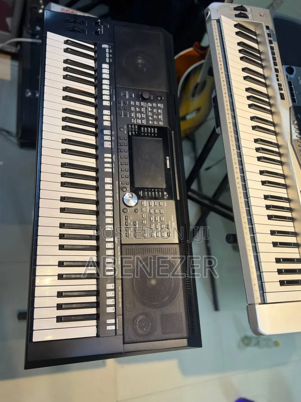 Yamaha PSR S975 Keyboard