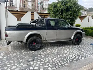 Mitsubishi L200 Club Cab 2.4 4WD 2004 Blue