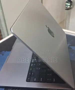 New Laptop Apple MacBook Pro 2024 M3 8GB Apple M3 SSD 512GB
