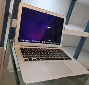 New Laptop Apple MacBook Pro 2017 8GB Intel Core i5 SSD 128GB