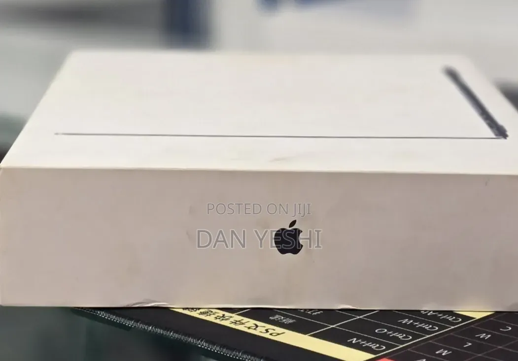 New Laptop Apple MacBook Air 2025 M4 16GB Apple M4 SSD 256GB