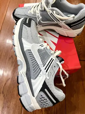 Nike Vomero 5