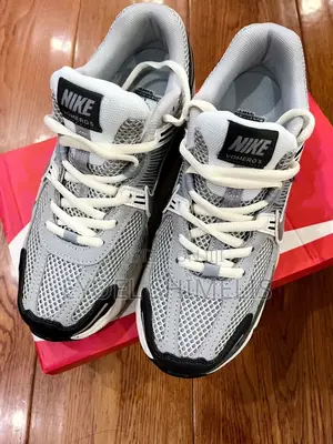 Nike Vomero 5