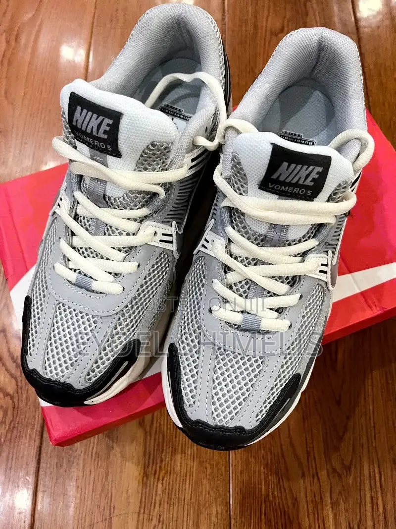 Nike Vomero 5