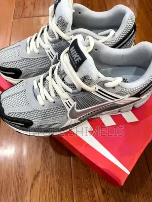 Nike Vomero 5