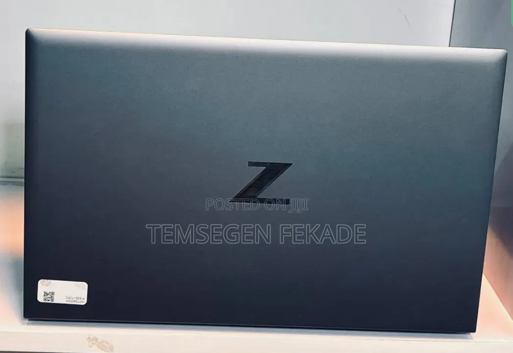 New Laptop HP ZBook Firefly G8 32GB Intel Core i7 SSD 512GB