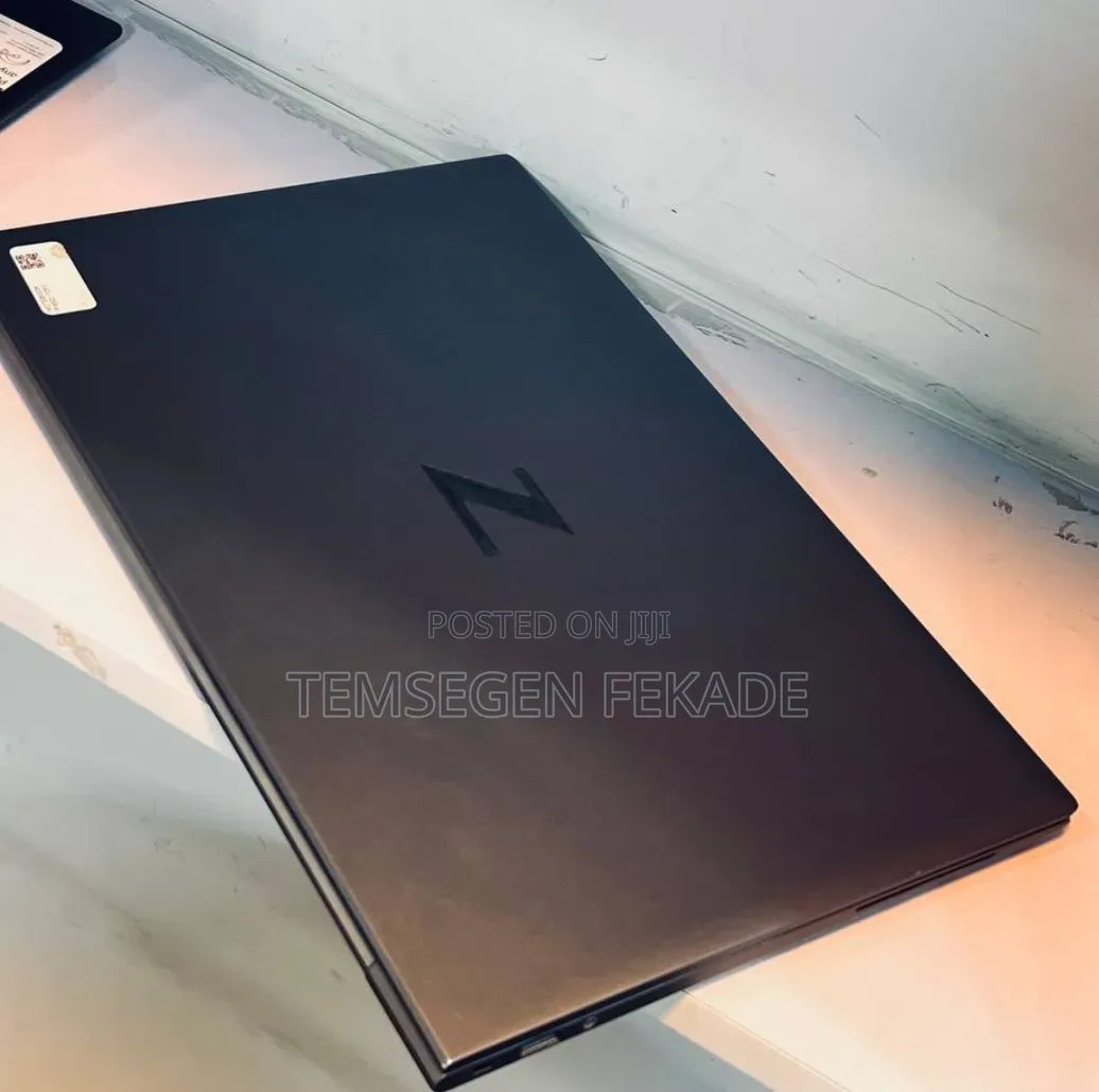 New Laptop HP ZBook Firefly G8 32GB Intel Core i7 SSD 512GB