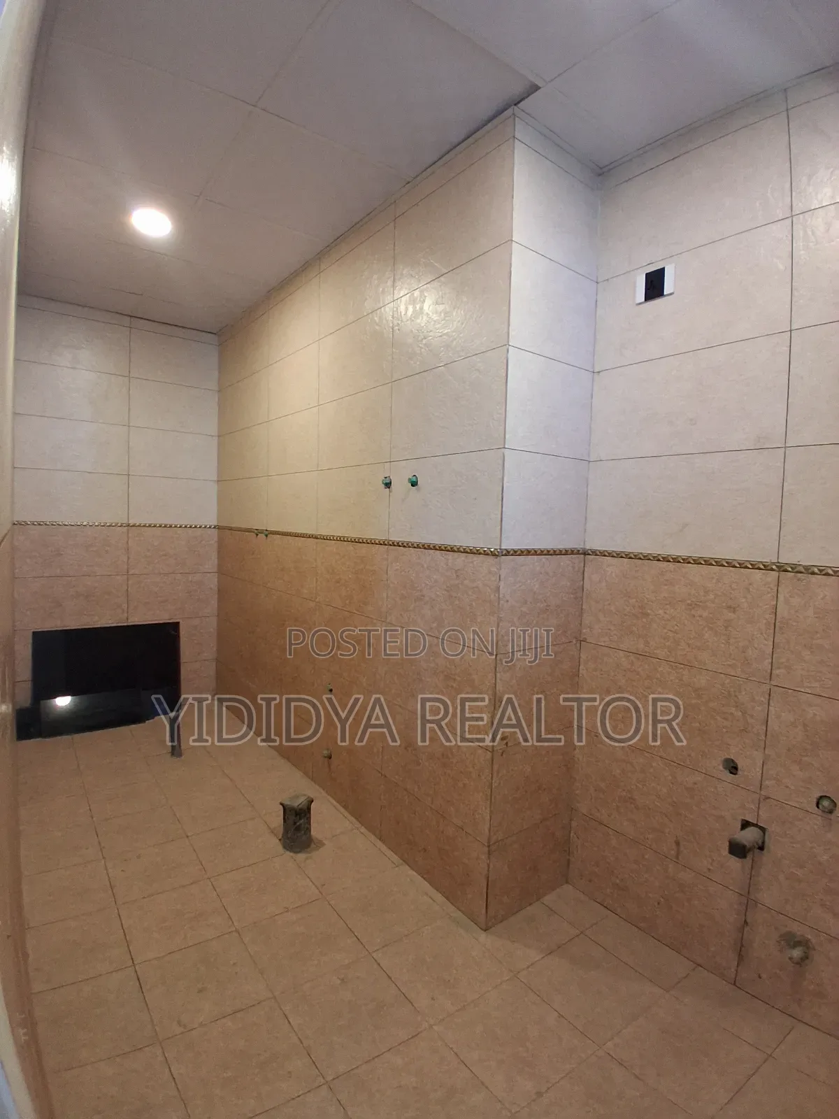 Furnished 3bdrm Apartment in ኤማሮሽ ሪልስቴት, Arada for sale