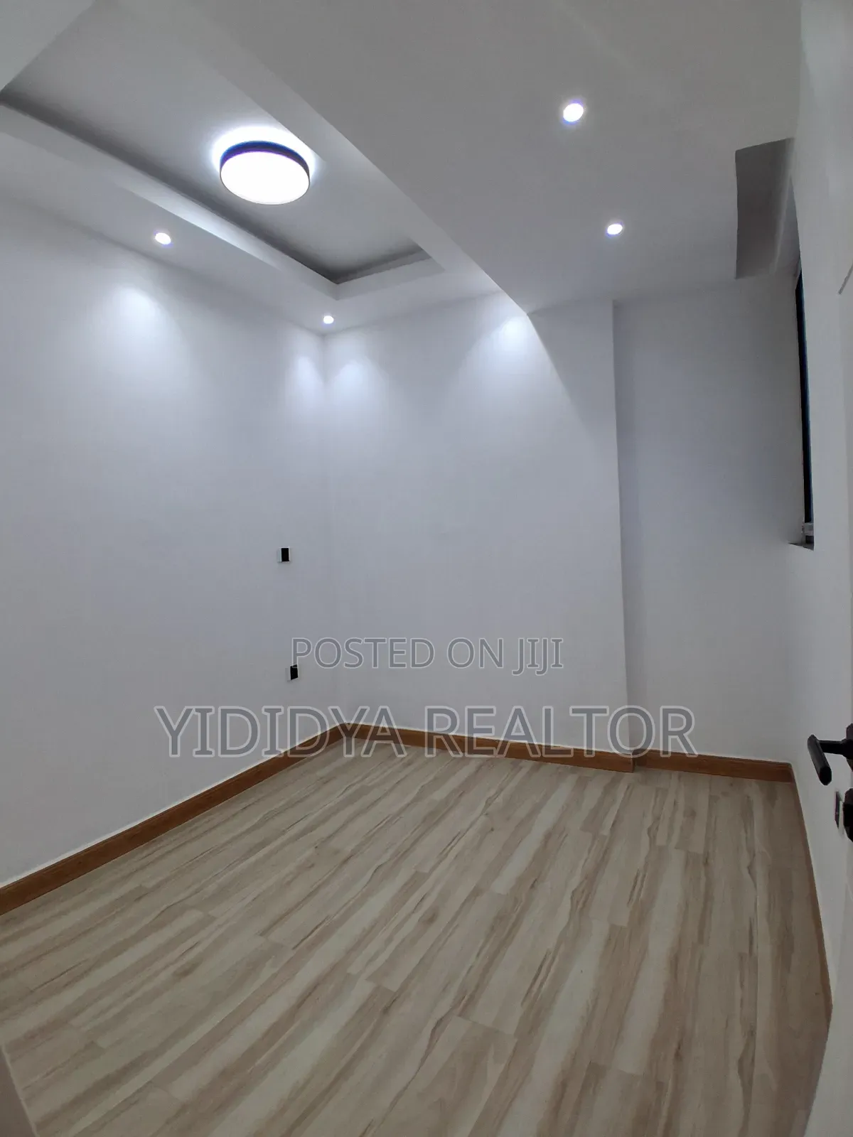 Furnished 3bdrm Apartment in ኤማሮሽ ሪልስቴት, Arada for sale