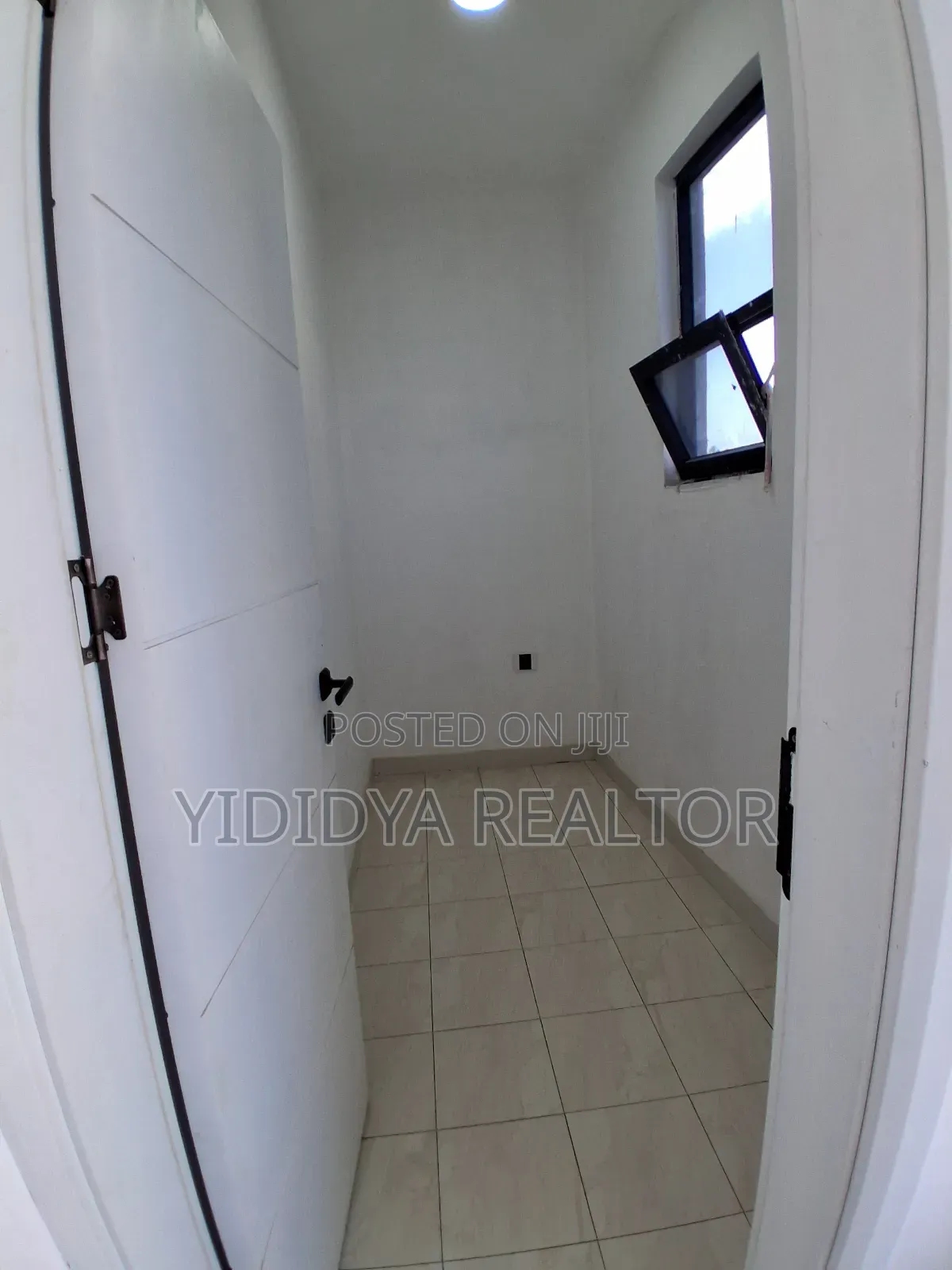 Furnished 3bdrm Apartment in ኤማሮሽ ሪልስቴት, Arada for sale